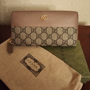 Gucci Marmont Supreme Zippered Beige Wallet